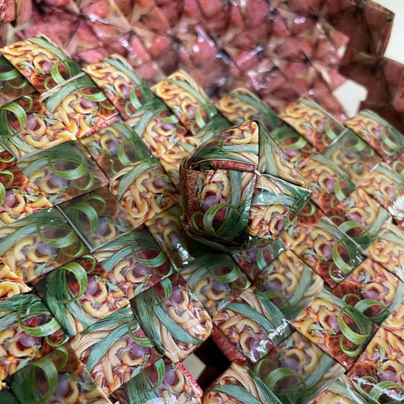 Purse Hand made in Mexico with repurposed materias (plastic packaging). - Picture 3 of 5